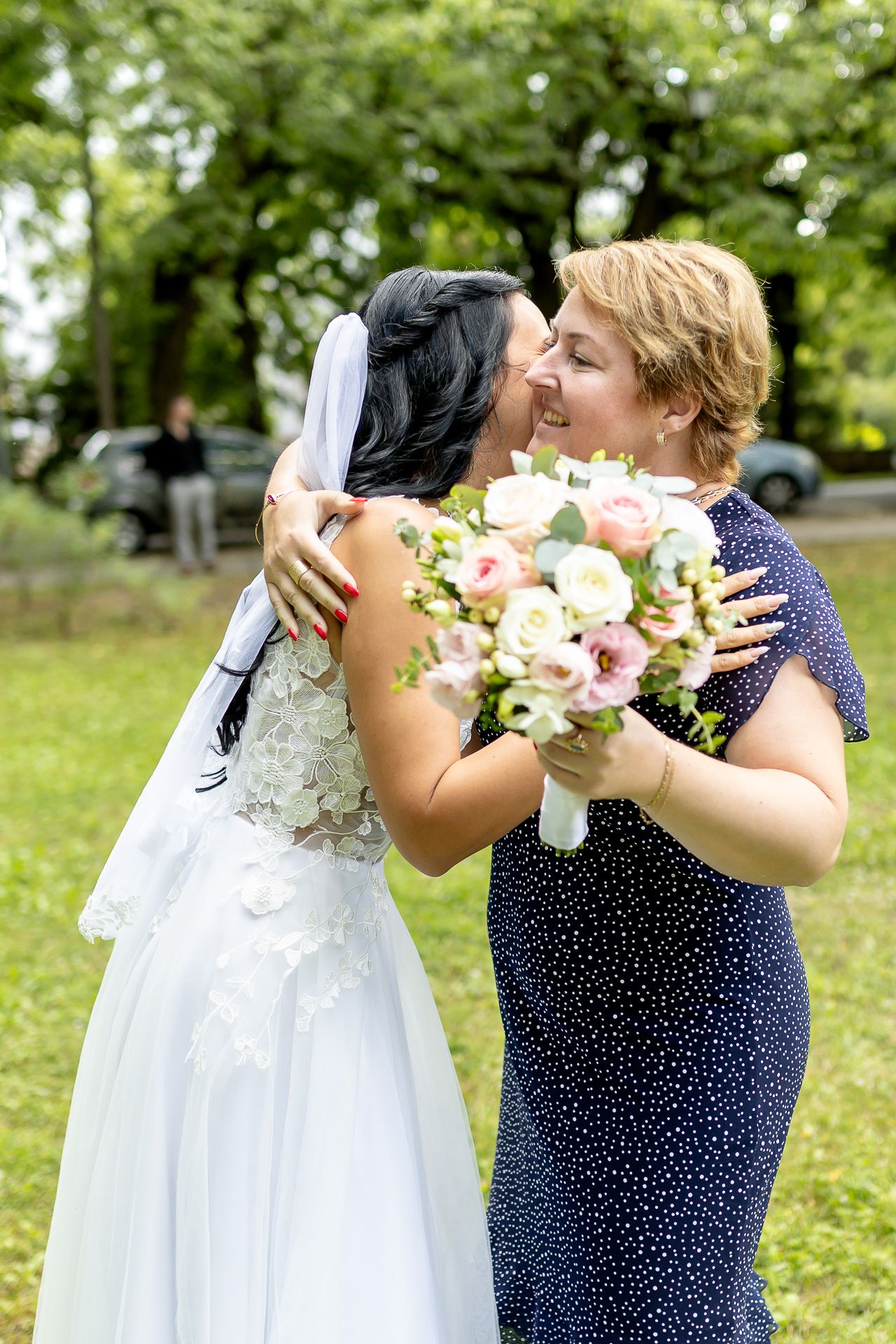 A sequence of four outdoor wedding photos showing embraces and bouquets in a green garden setting.