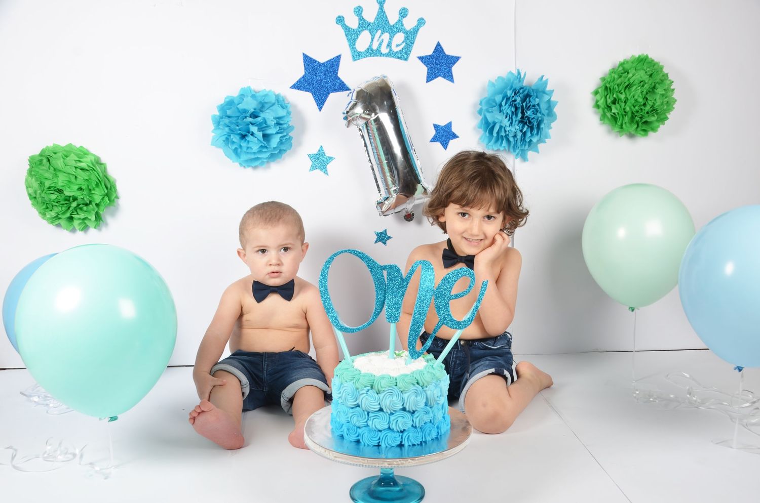 Birthday setup with blue and mint decorations featuring crown, stars and balloons.