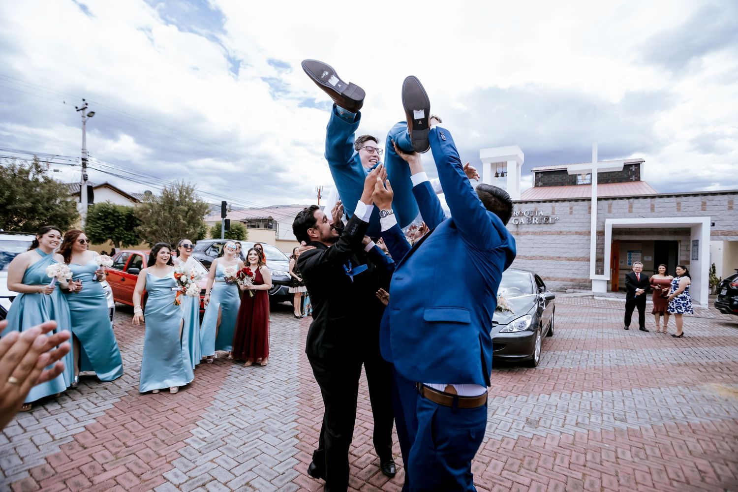 Pablo Andrade fotografiando una boda destino en Ecuador
