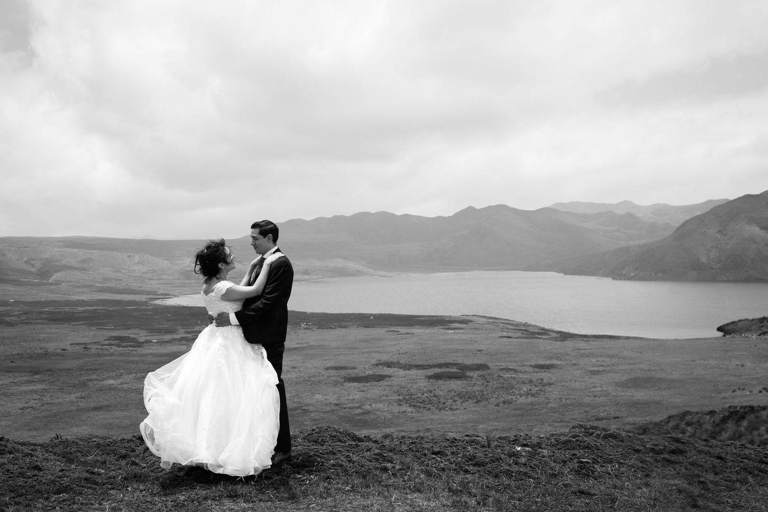 Bodas civiles, pre boda y eventos íntimos en Quito fotografiados con pasión y arte.