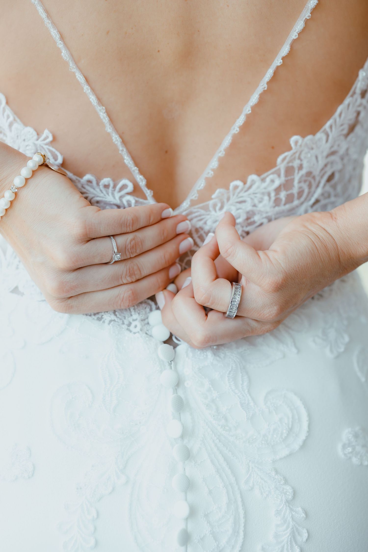 Servicio completo de fotografía para bodas en Quito con alianzas en catering y decoración.