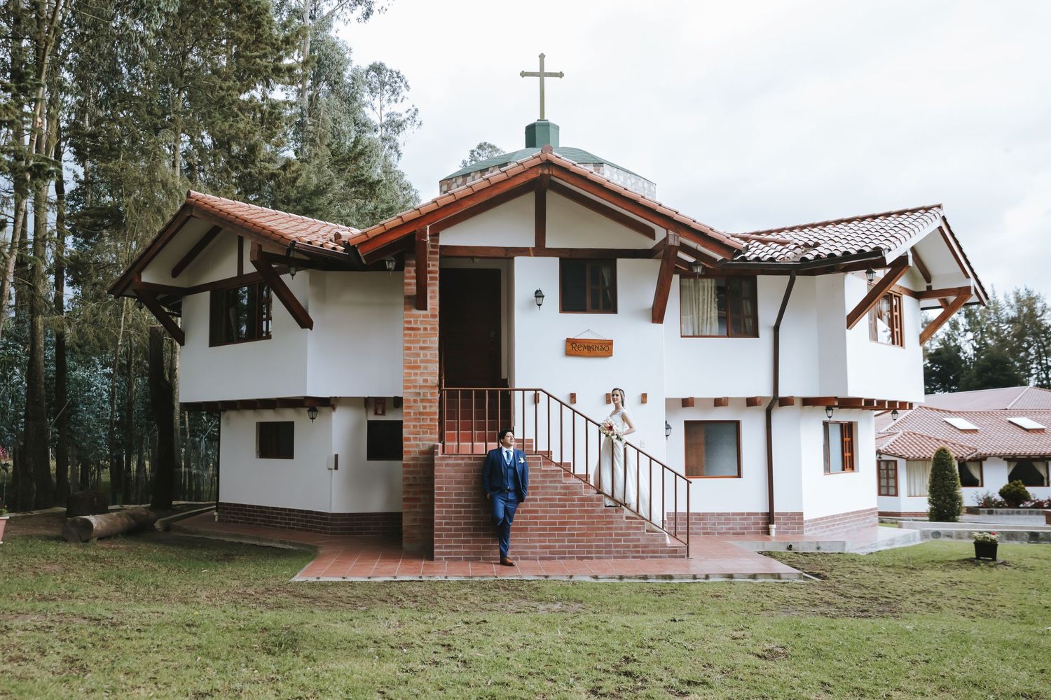 Fotografía de bodas destino en Quito y Ecuador con estilo emocional y documental