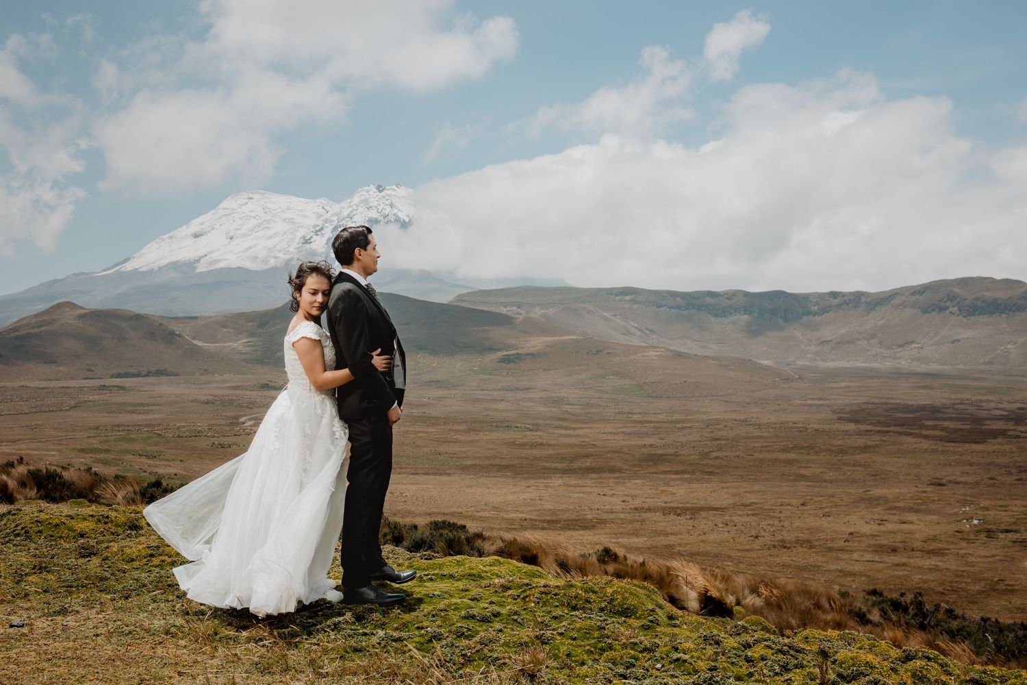 Bodas civiles, pre boda y eventos íntimos en Quito fotografiados con pasión y arte.