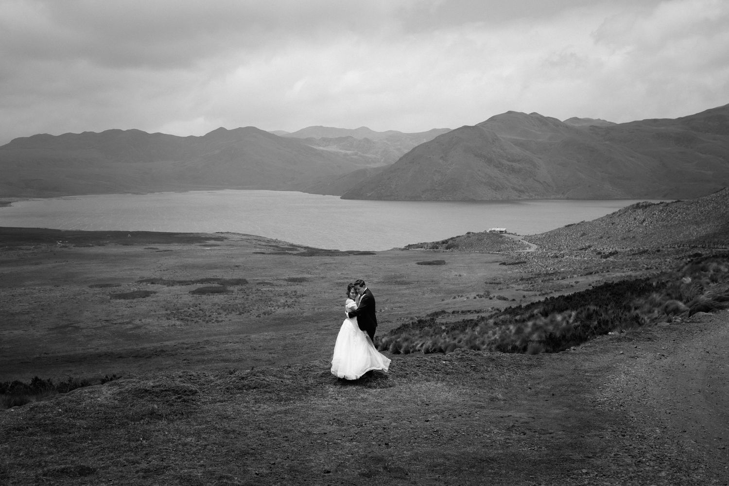 Bodas civiles, pre boda y eventos íntimos en Quito fotografiados con pasión y arte.