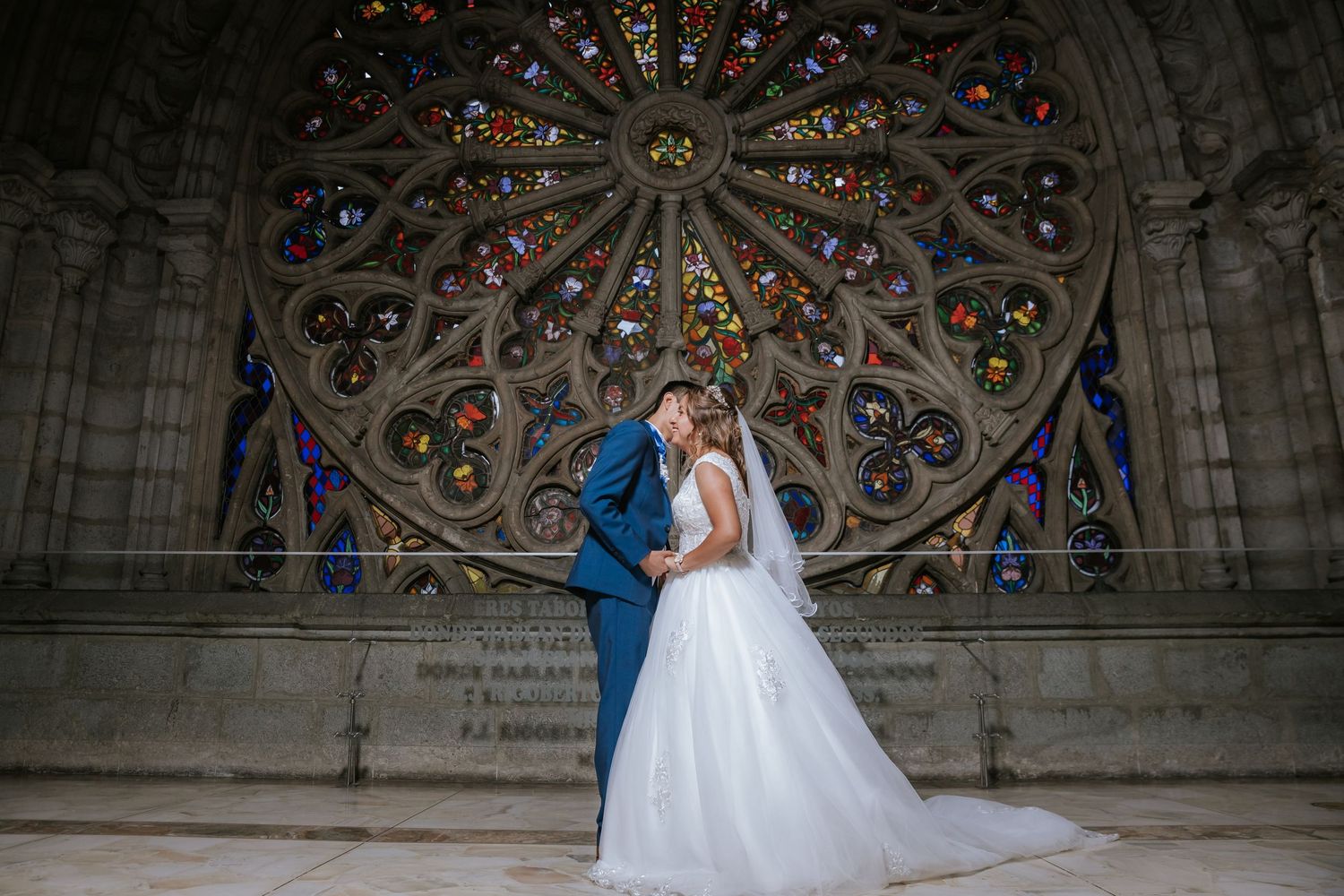 Fotografía de bodas destino en Quito y Ecuador con estilo emocional y documental