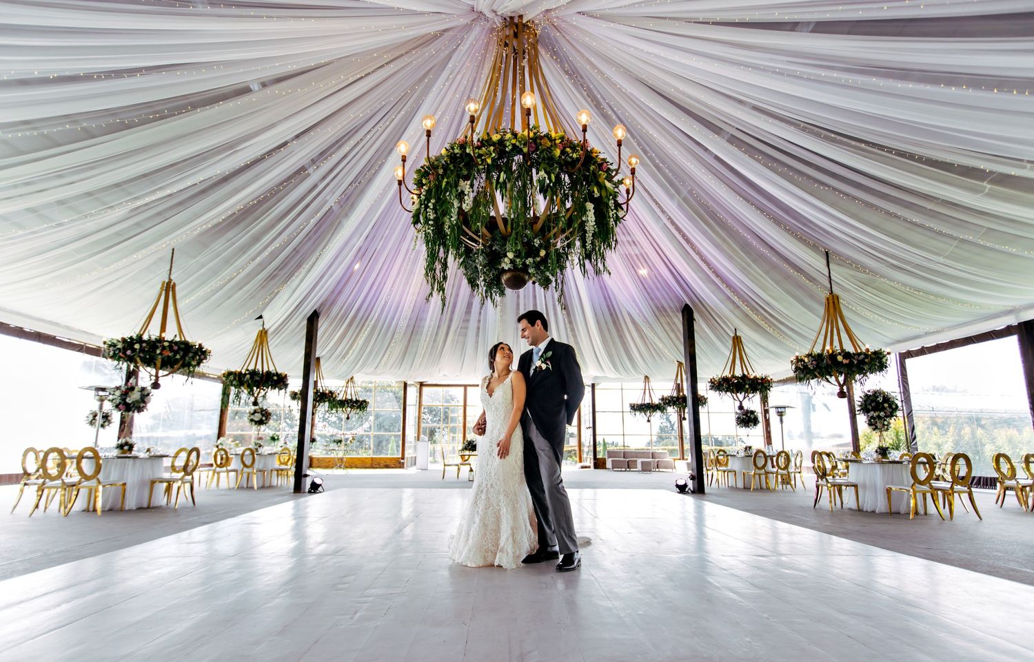 Servicio completo de fotografía para bodas en Quito con alianzas en catering y decoración.