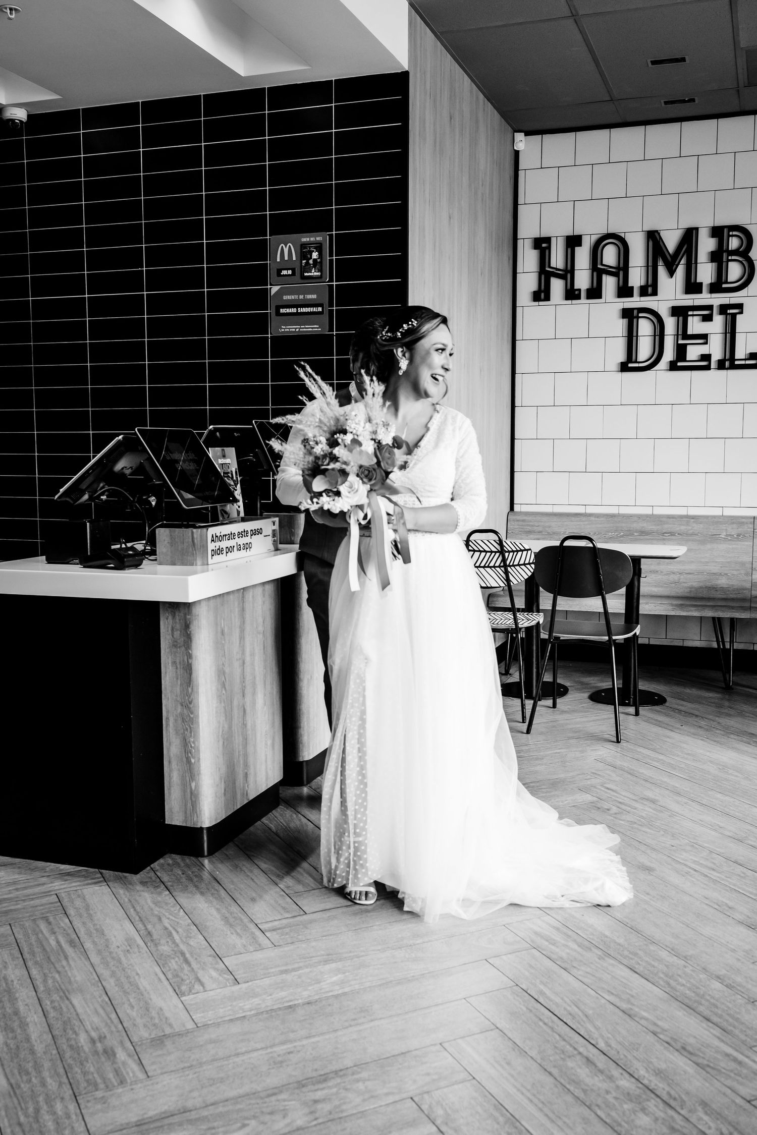Pablo Andrade fotografiando una boda destino en Ecuador