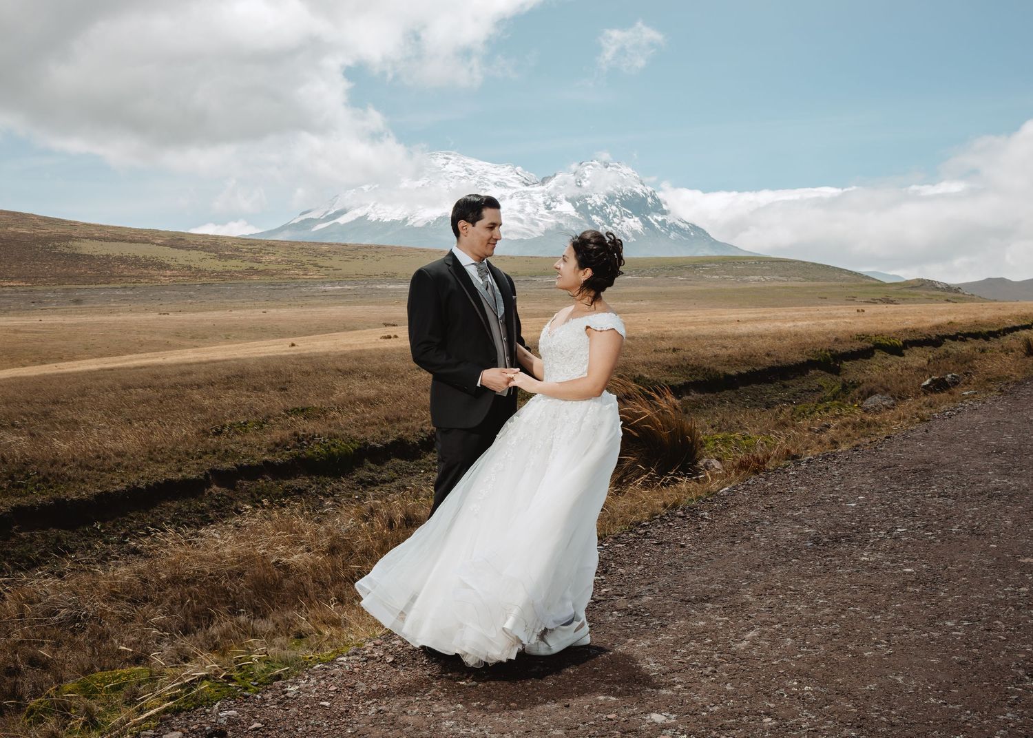 Bodas civiles, pre boda y eventos íntimos en Quito fotografiados con pasión y arte.