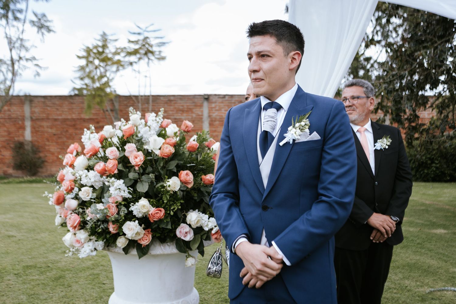 Capturando bodas destino en Ecuador con estilo emocional, junto a organizadores de eventos.