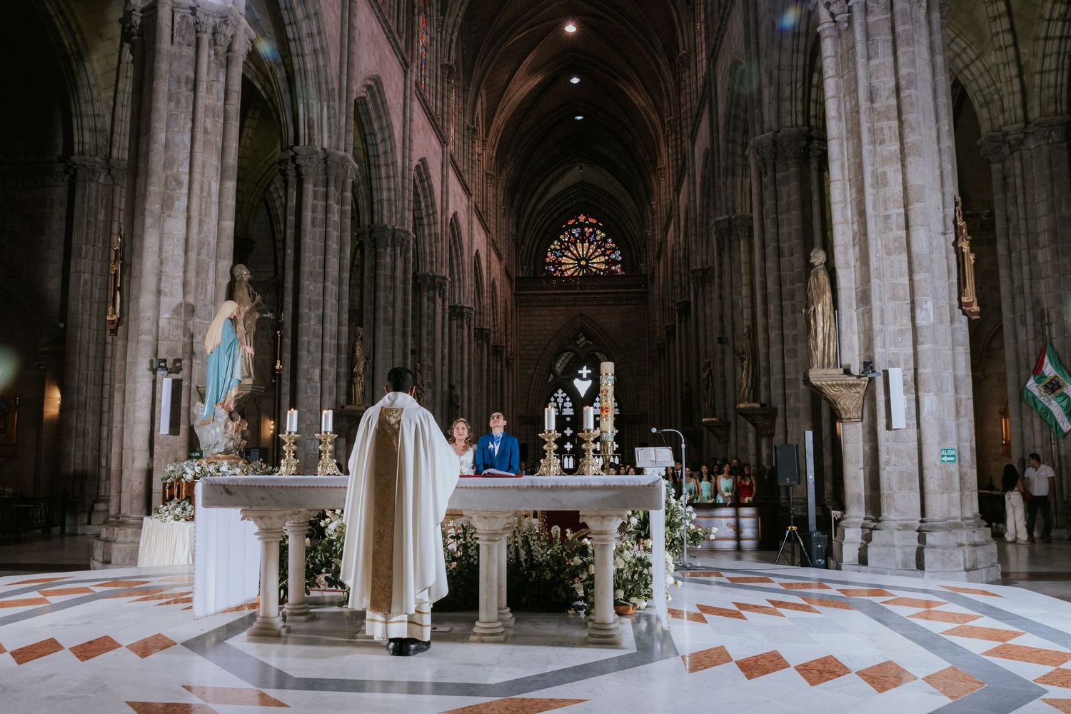 Fotografía de bodas destino en Quito y Ecuador con estilo emocional y documental