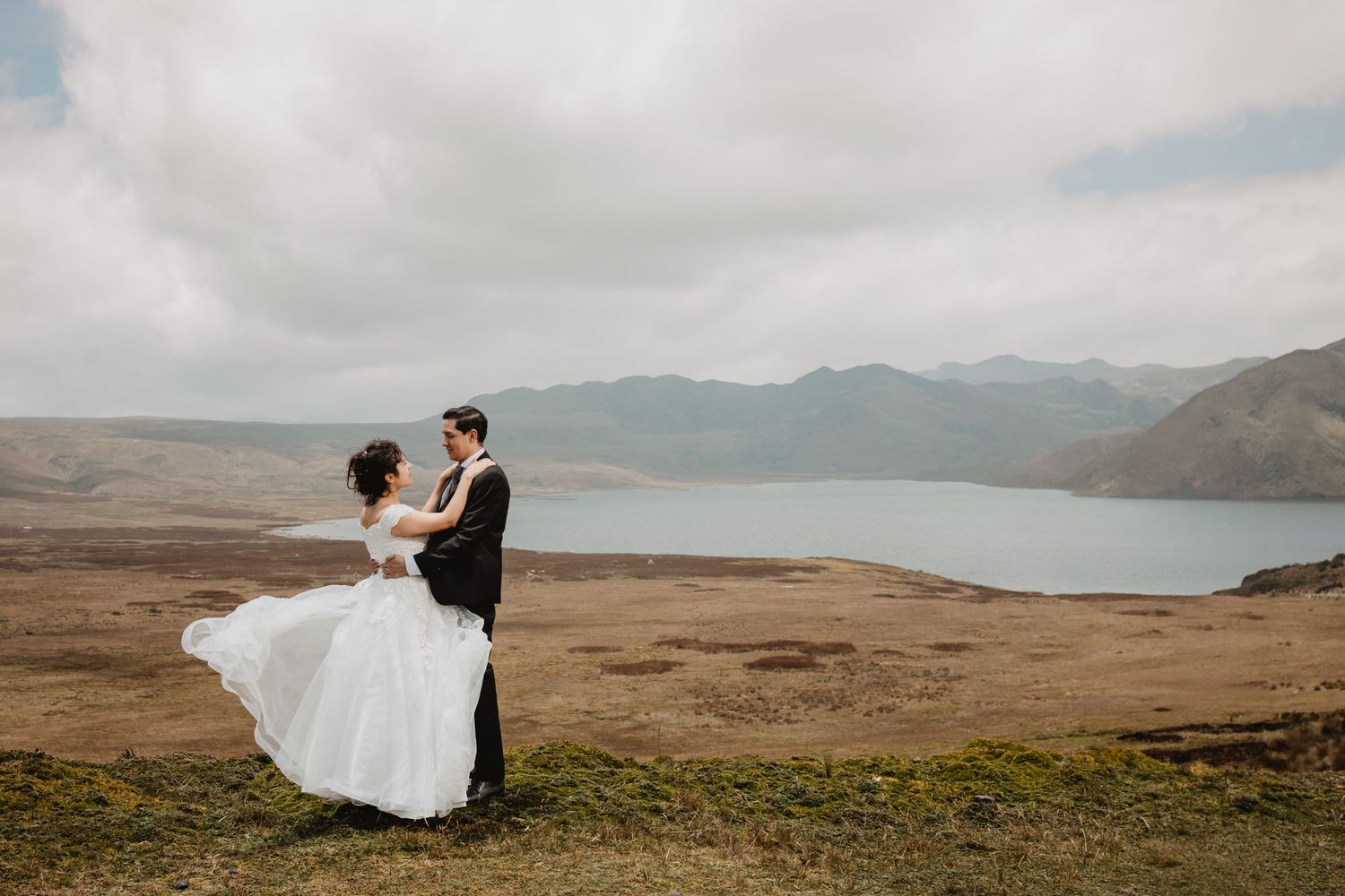 Bodas civiles, pre boda y eventos íntimos en Quito fotografiados con pasión y arte.