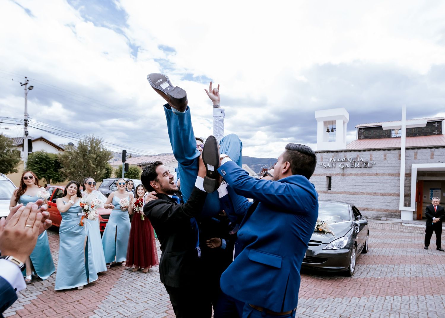 Pablo Andrade fotografiando una boda destino en Ecuador