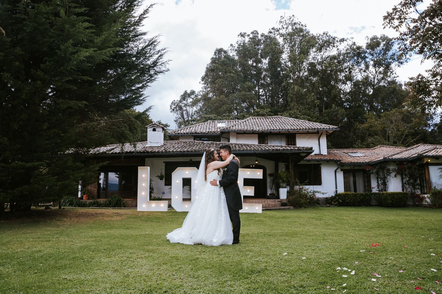 Pablo Andrade, fotógrafo de bodas en Quito, documentando historias de amor reales