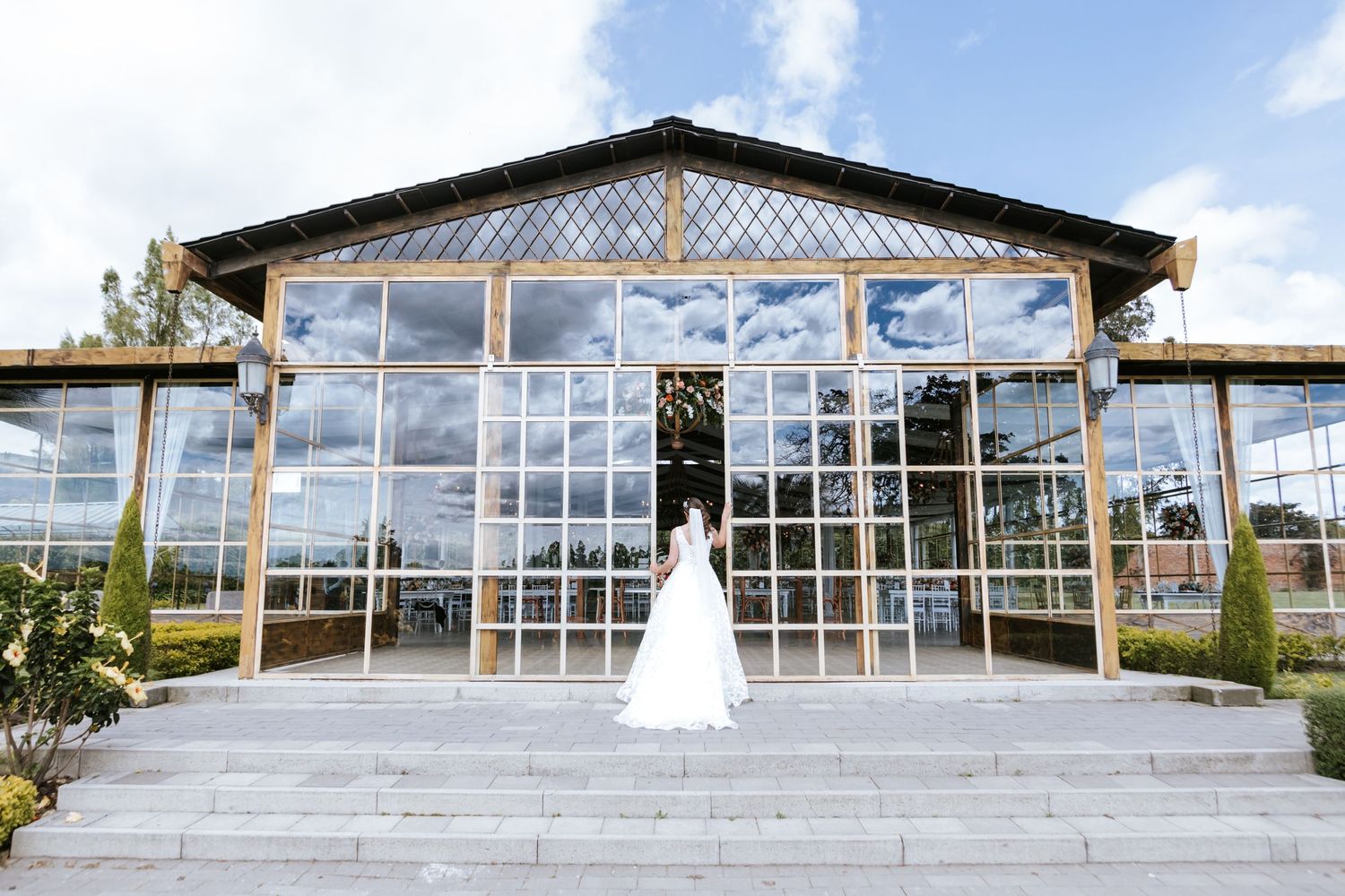 Capturando bodas destino en Ecuador con estilo emocional, junto a organizadores de eventos.
