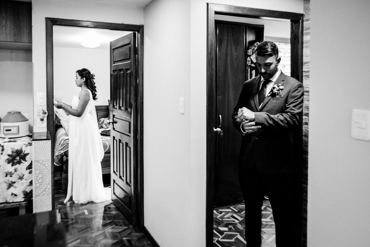 Novios en hacienda de Quito durante su boda organizada por wedding planner profesional