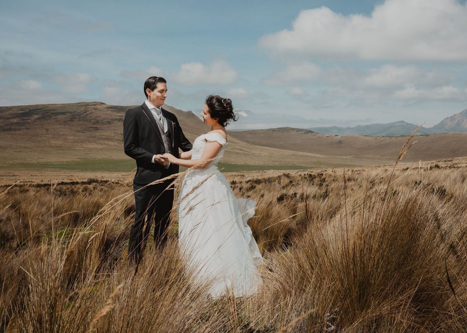 Bodas civiles, pre boda y eventos íntimos en Quito fotografiados con pasión y arte.