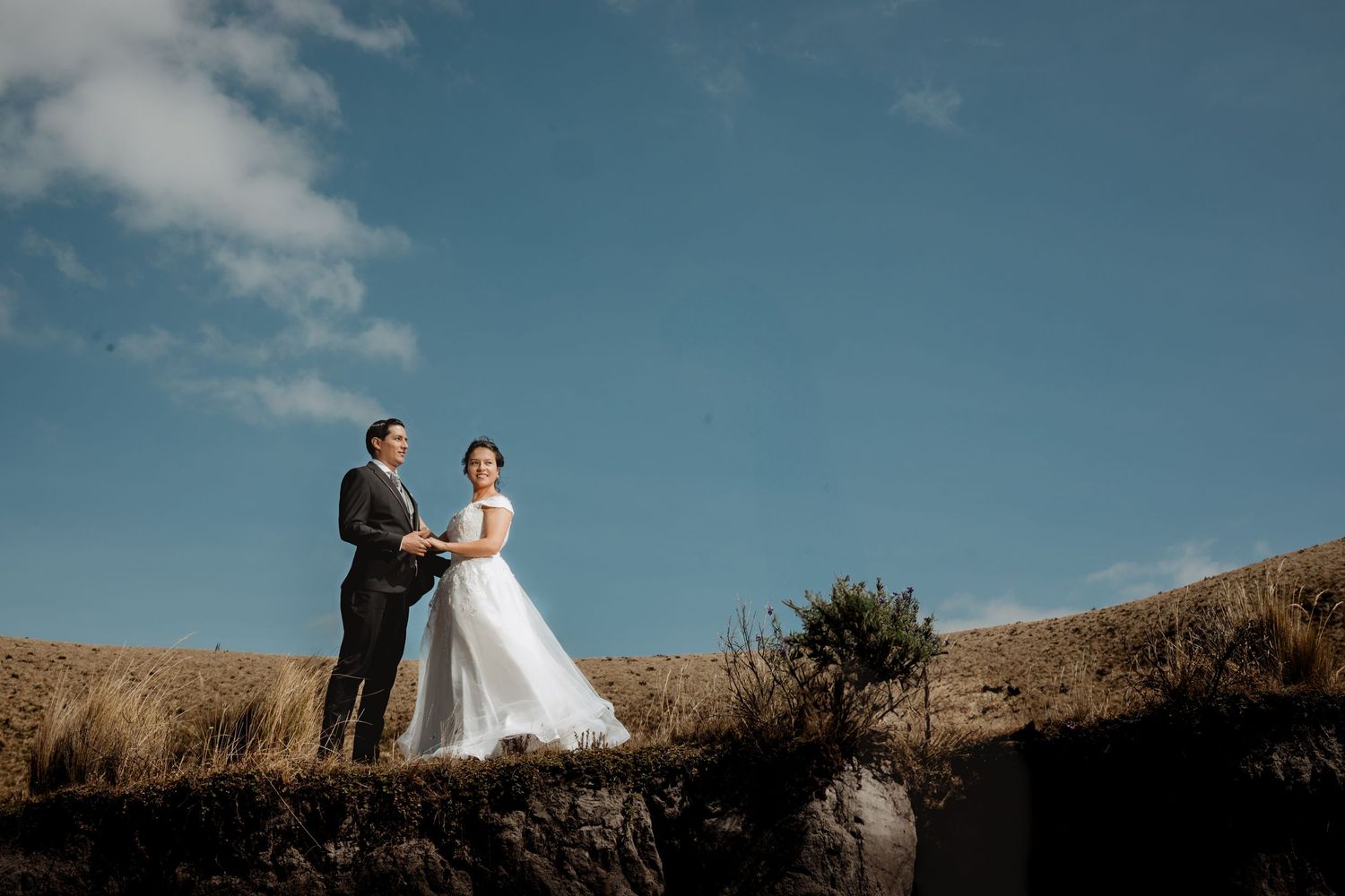 capturando bodas destino en Ecuador con estilo emocional, junto a organizadores de eventos.