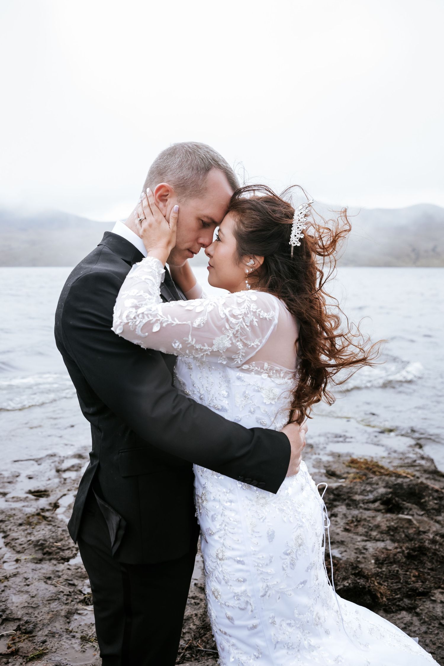 capturando bodas destino en Ecuador con estilo emocional, junto a organizadores de eventos.