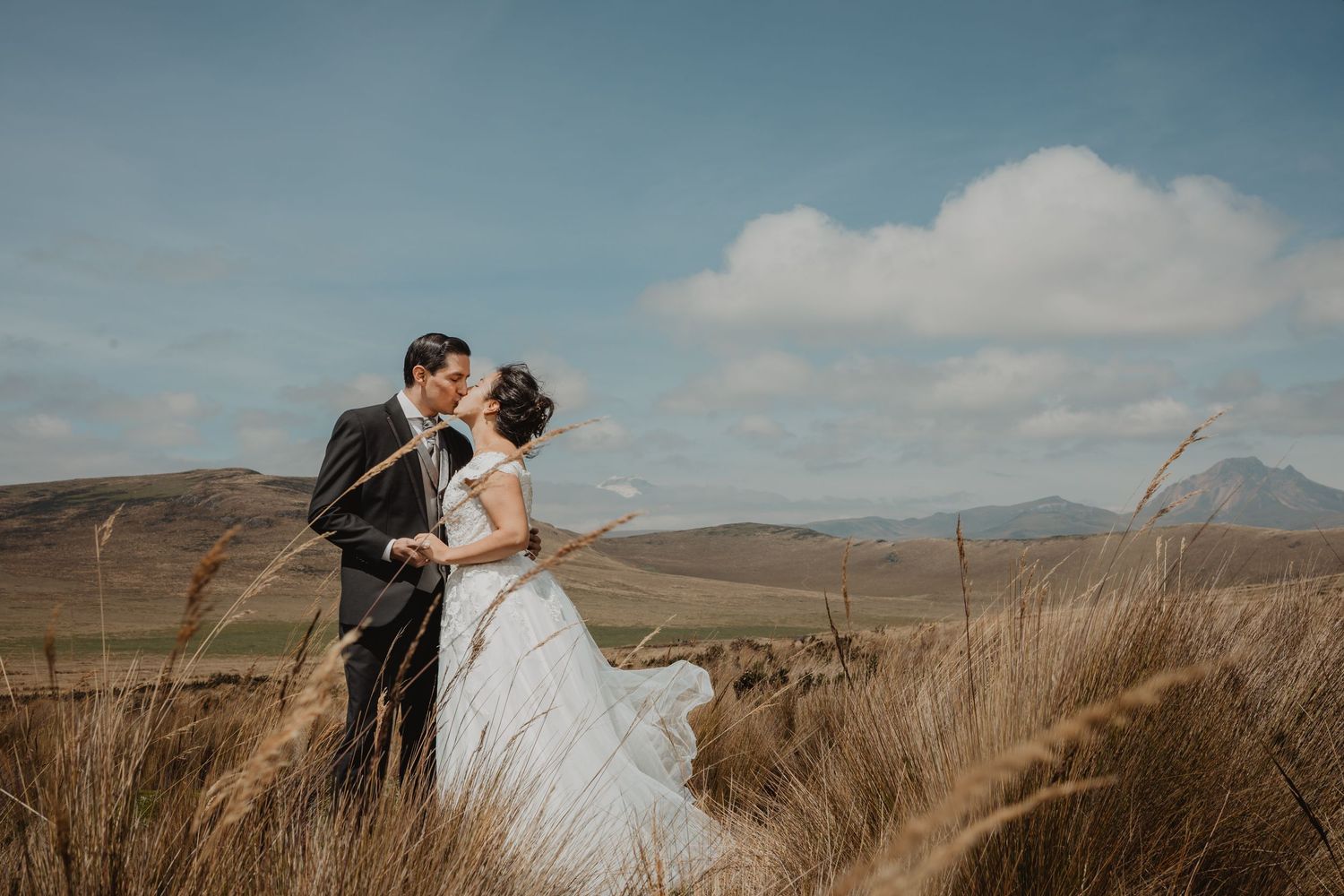 Bodas civiles, pre boda y eventos íntimos en Quito fotografiados con pasión y arte.