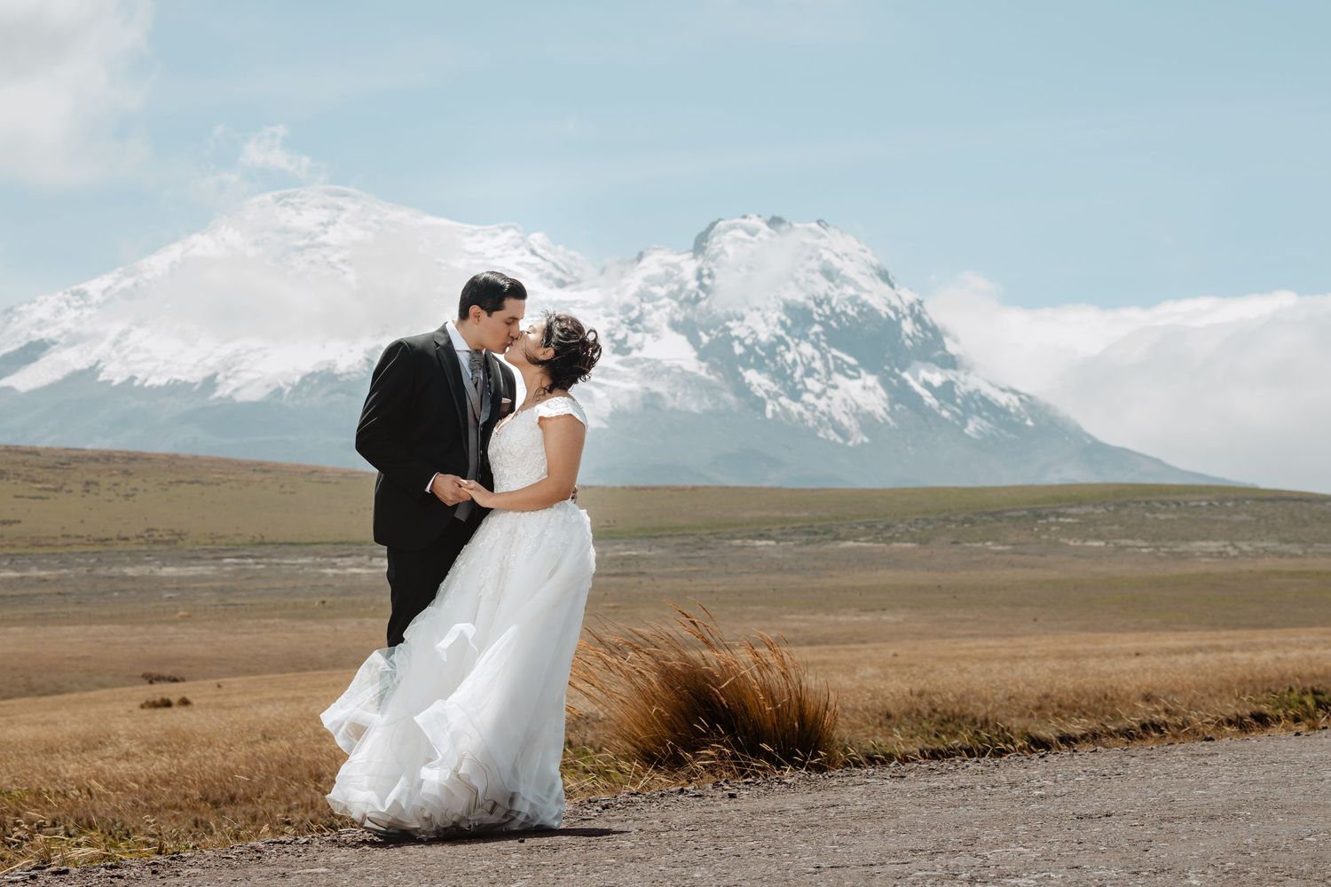 Bodas civiles, pre boda y eventos íntimos en Quito fotografiados con pasión y arte.