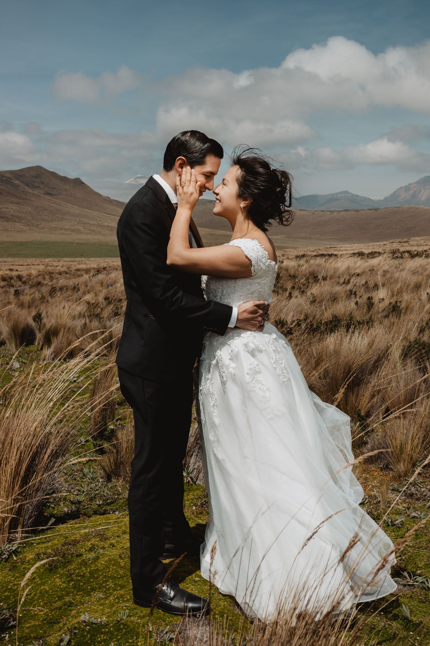 Bodas civiles, pre boda y eventos íntimos en Quito fotografiados con pasión y arte.