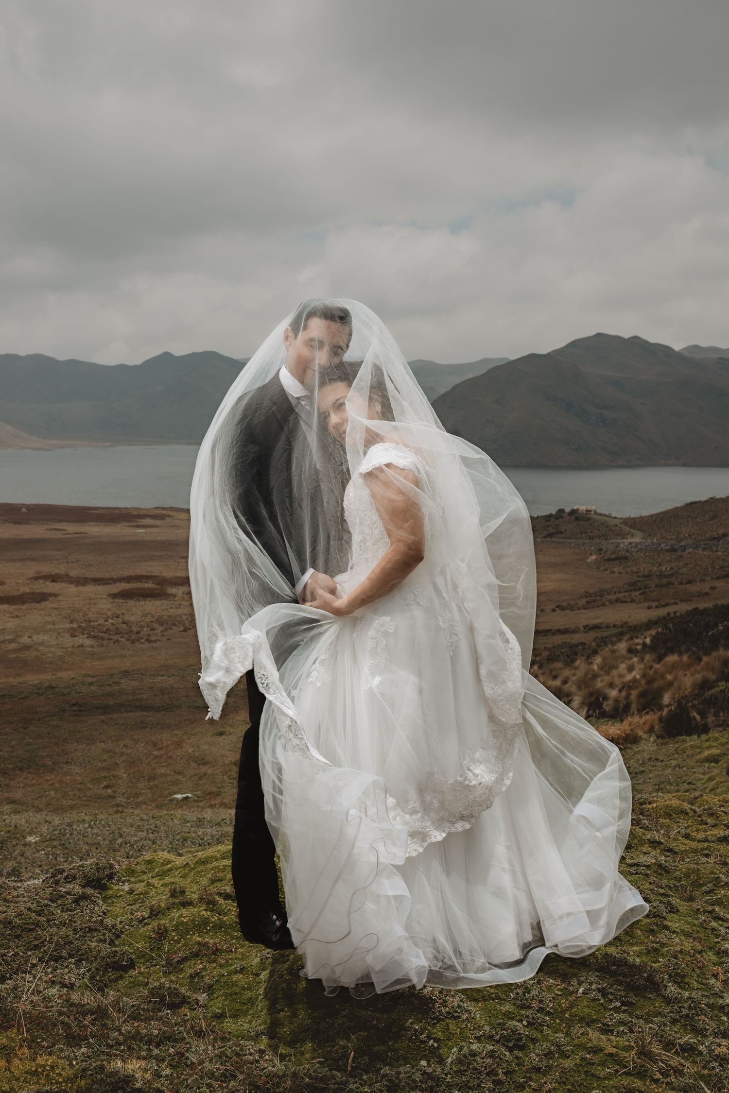 Bodas civiles, pre boda y eventos íntimos en Quito fotografiados con pasión y arte.