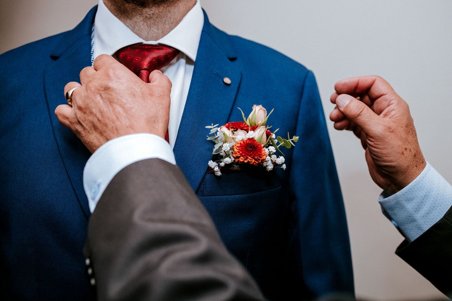 Novios en hacienda de Quito durante su boda organizada por wedding planner profesional