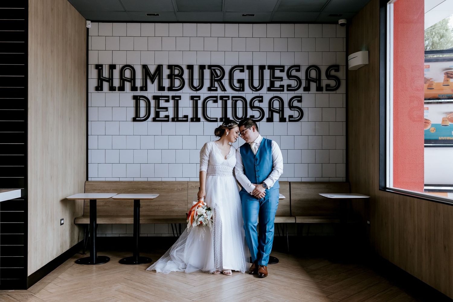Pablo Andrade fotografiando una boda destino en Ecuador