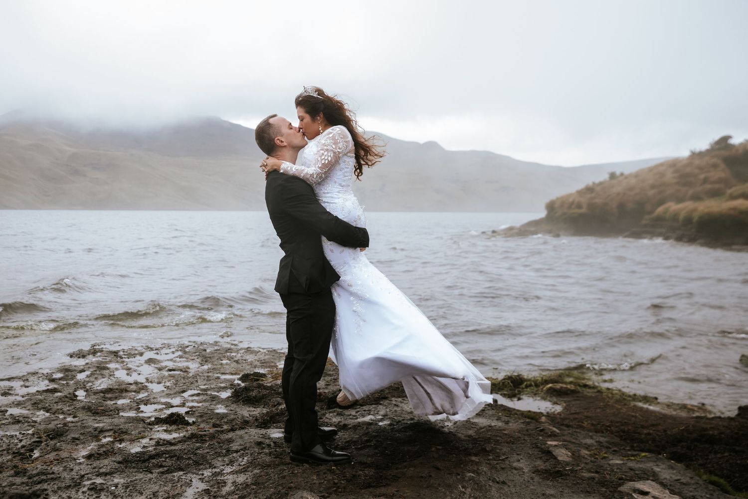 capturando bodas destino en Ecuador con estilo emocional, junto a organizadores de eventos.