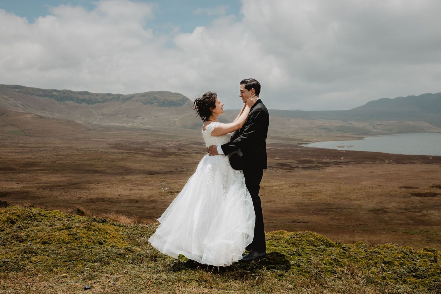 Bodas civiles, pre boda y eventos íntimos en Quito fotografiados con pasión y arte.