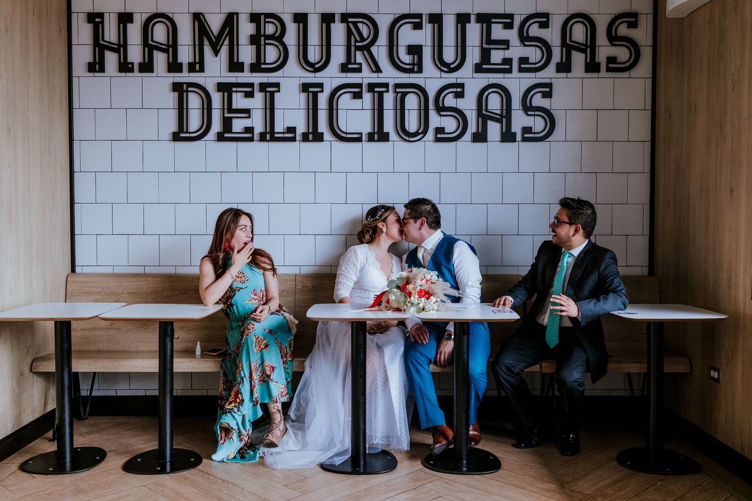 Pablo Andrade fotografiando una boda destino en Ecuador