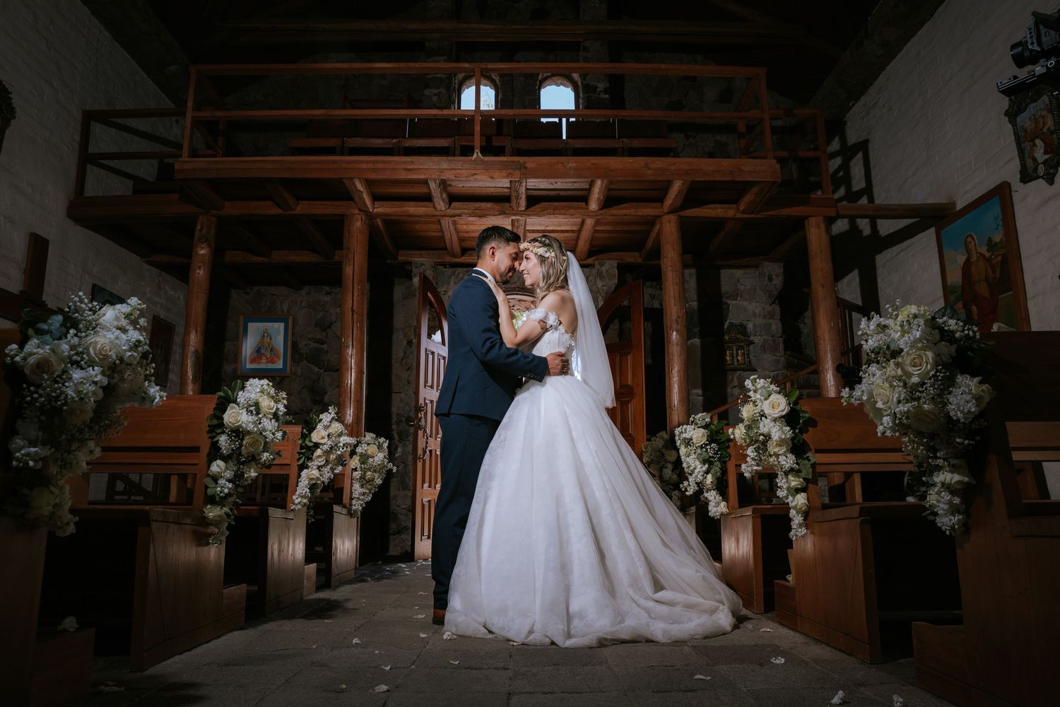 Fotografía de bodas destino en Quito y Ecuador con estilo emocional y documental