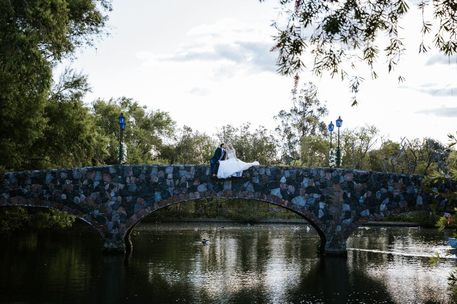 Fotografía de bodas destino en Quito y Ecuador con estilo emocional y documental