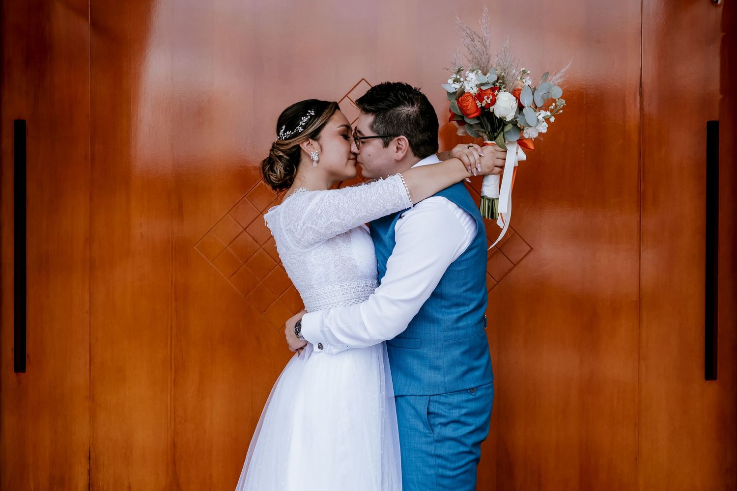 Pablo Andrade fotografiando una boda destino en Ecuador