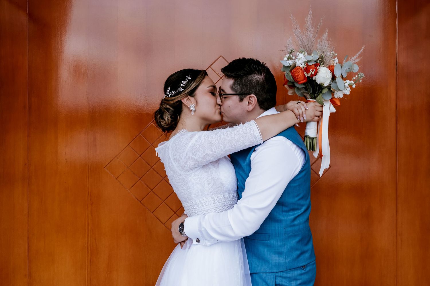 Pablo Andrade fotografiando una boda destino en Ecuador