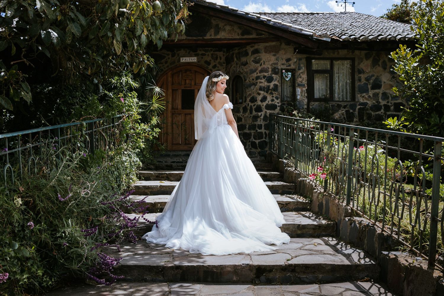 Fotografía de bodas destino en Quito y Ecuador con estilo emocional y documental