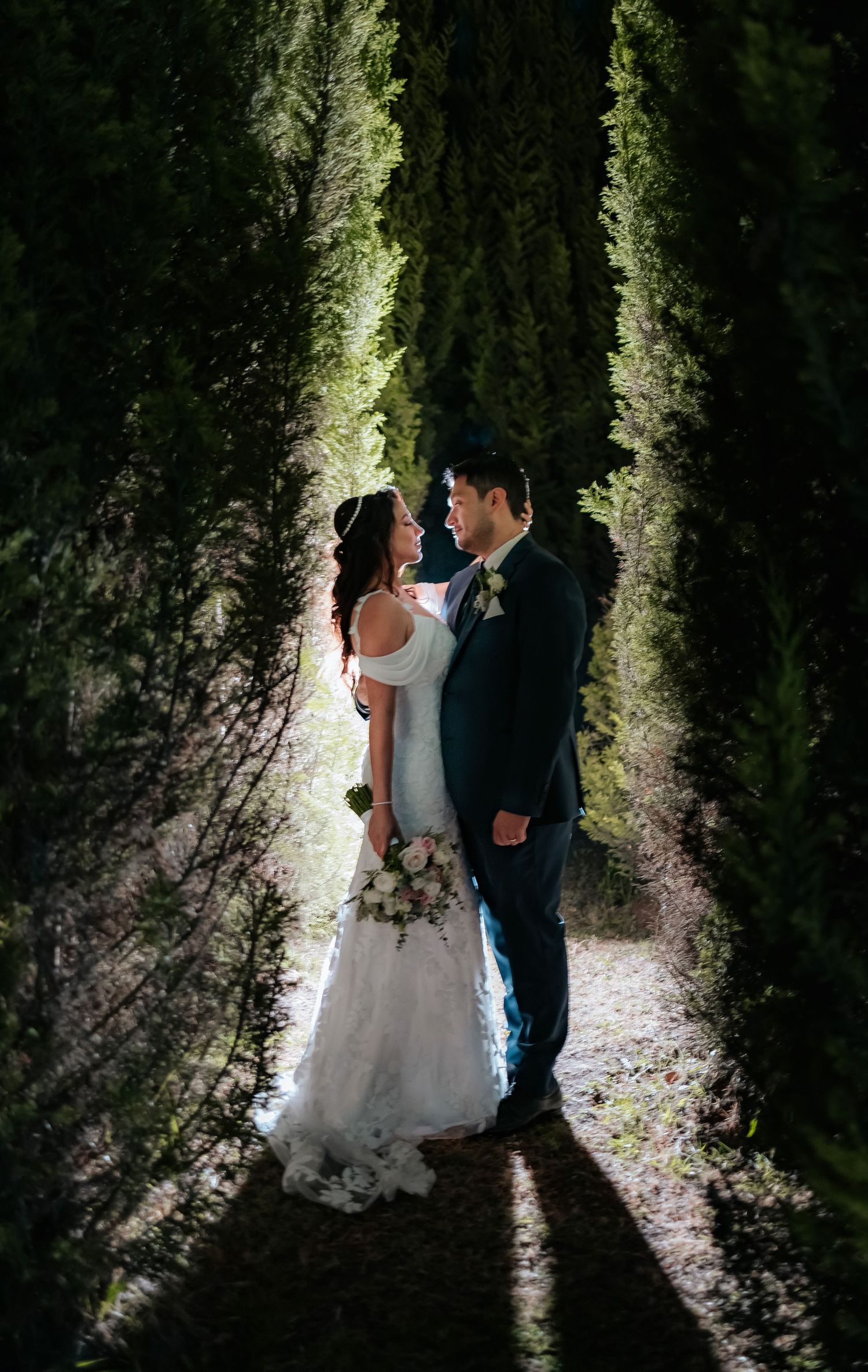 Servicio completo de fotografía para bodas en Quito con alianzas en catering y decoración.