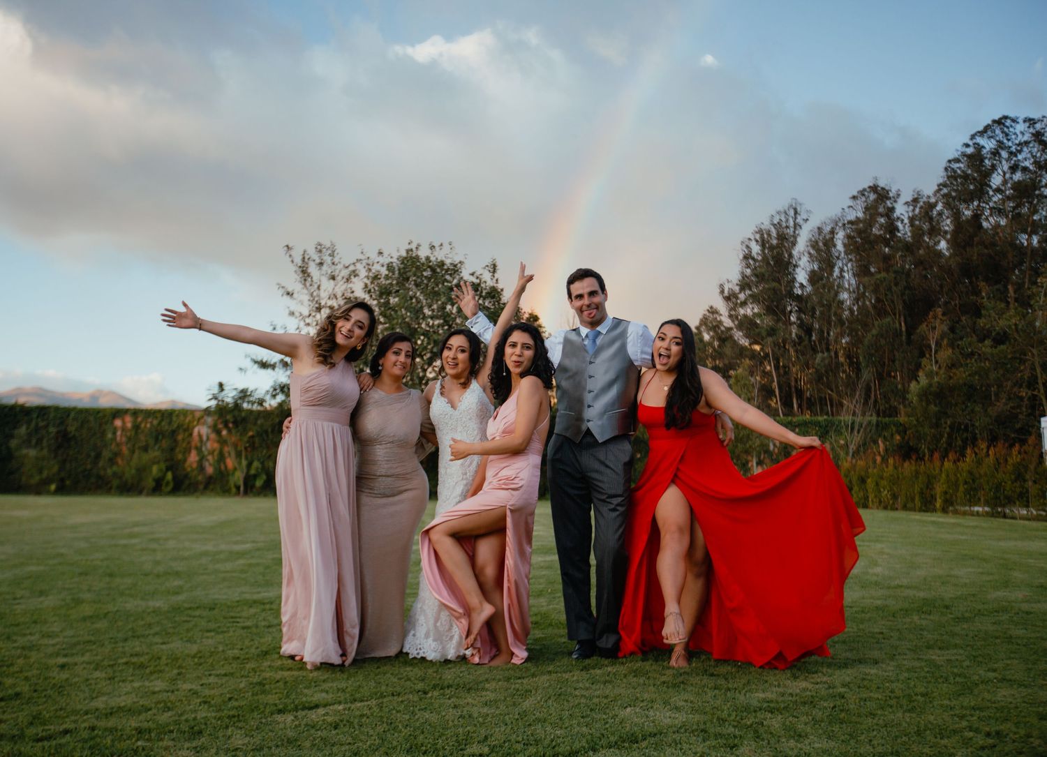 Servicio completo de fotografía para bodas en Quito con alianzas en catering y decoración.