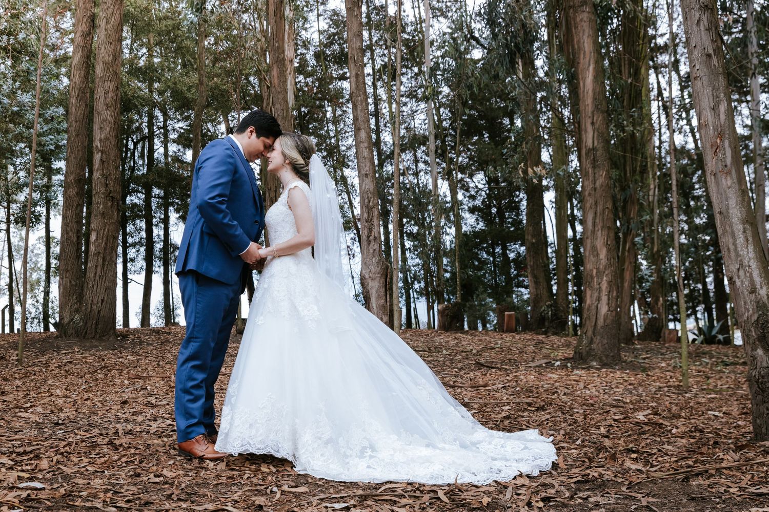 Fotografía de bodas destino en Quito y Ecuador con estilo emocional y documental