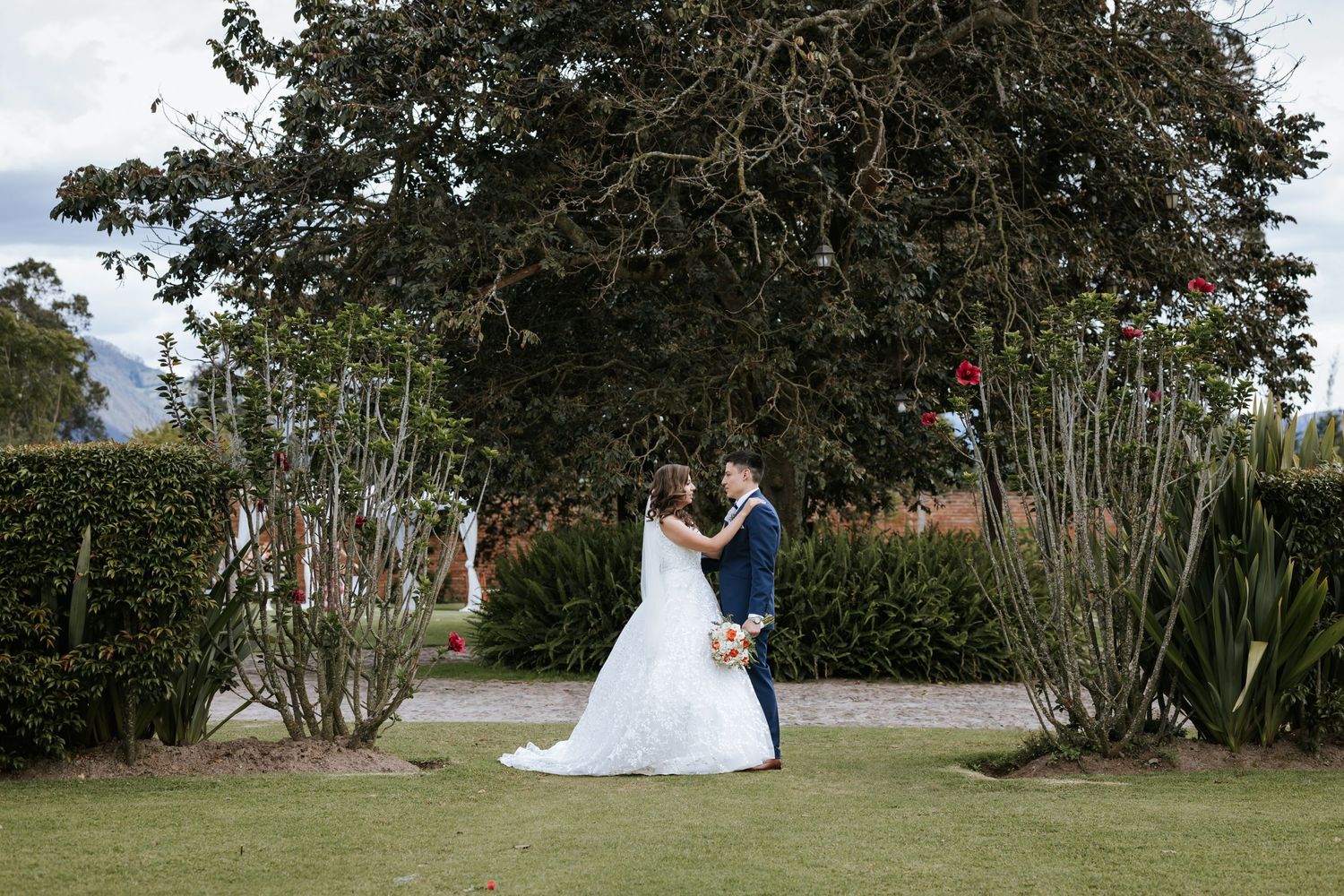 Capturando bodas destino en Ecuador con estilo emocional, junto a organizadores de eventos.