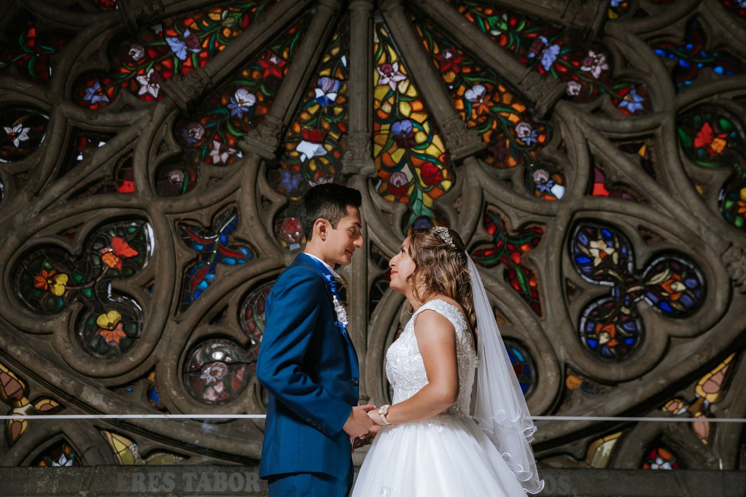 Fotografía de bodas destino en Quito y Ecuador con estilo emocional y documental