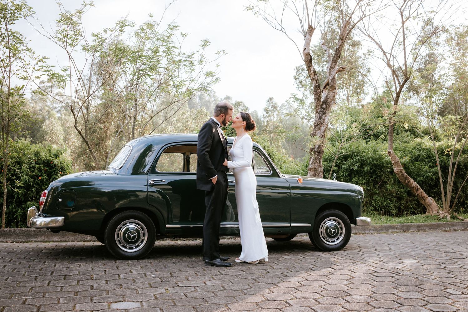 Capturando bodas destino en Ecuador con estilo emocional, junto a organizadores de eventos.