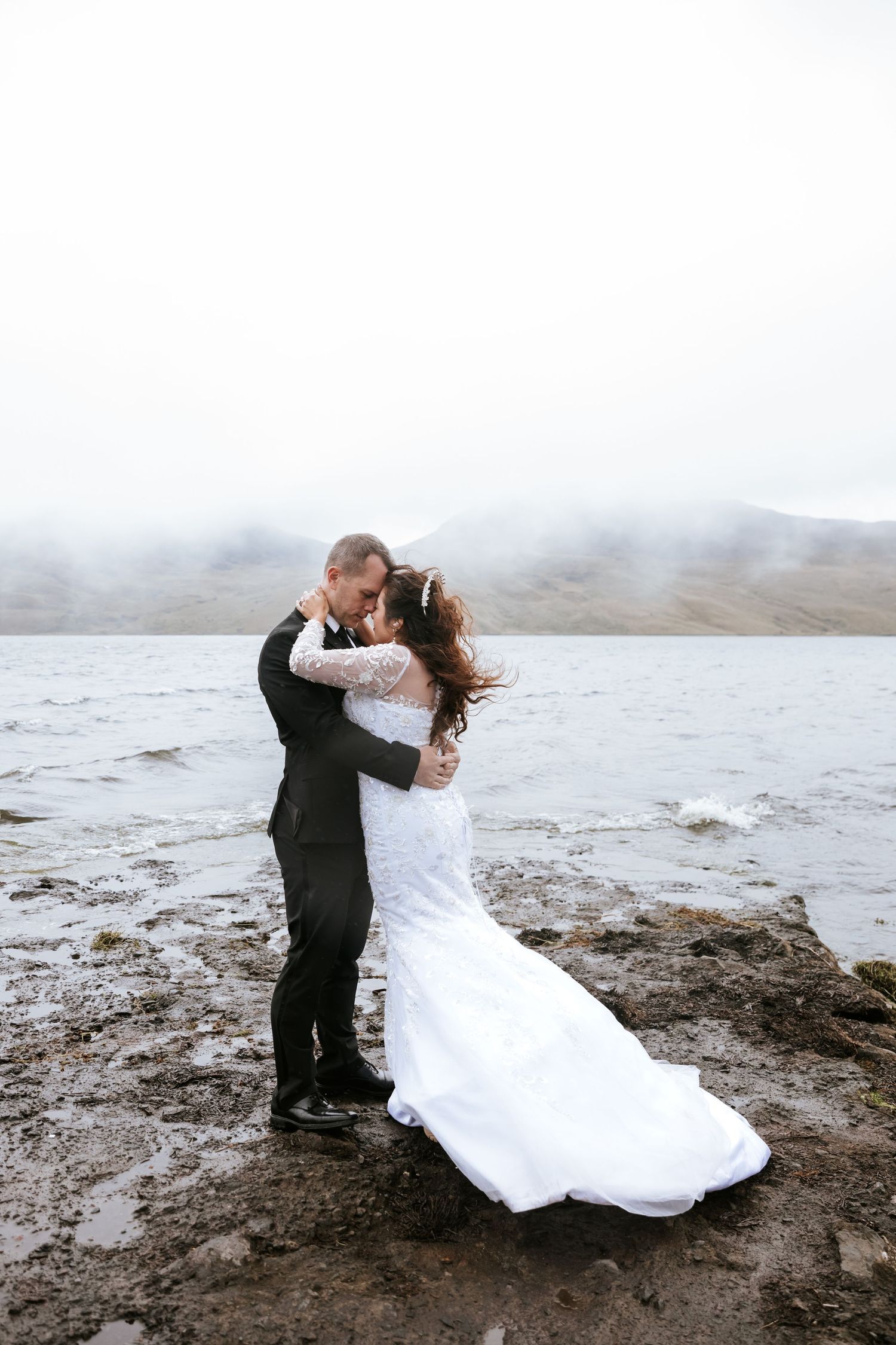 capturando bodas destino en Ecuador con estilo emocional, junto a organizadores de eventos.
