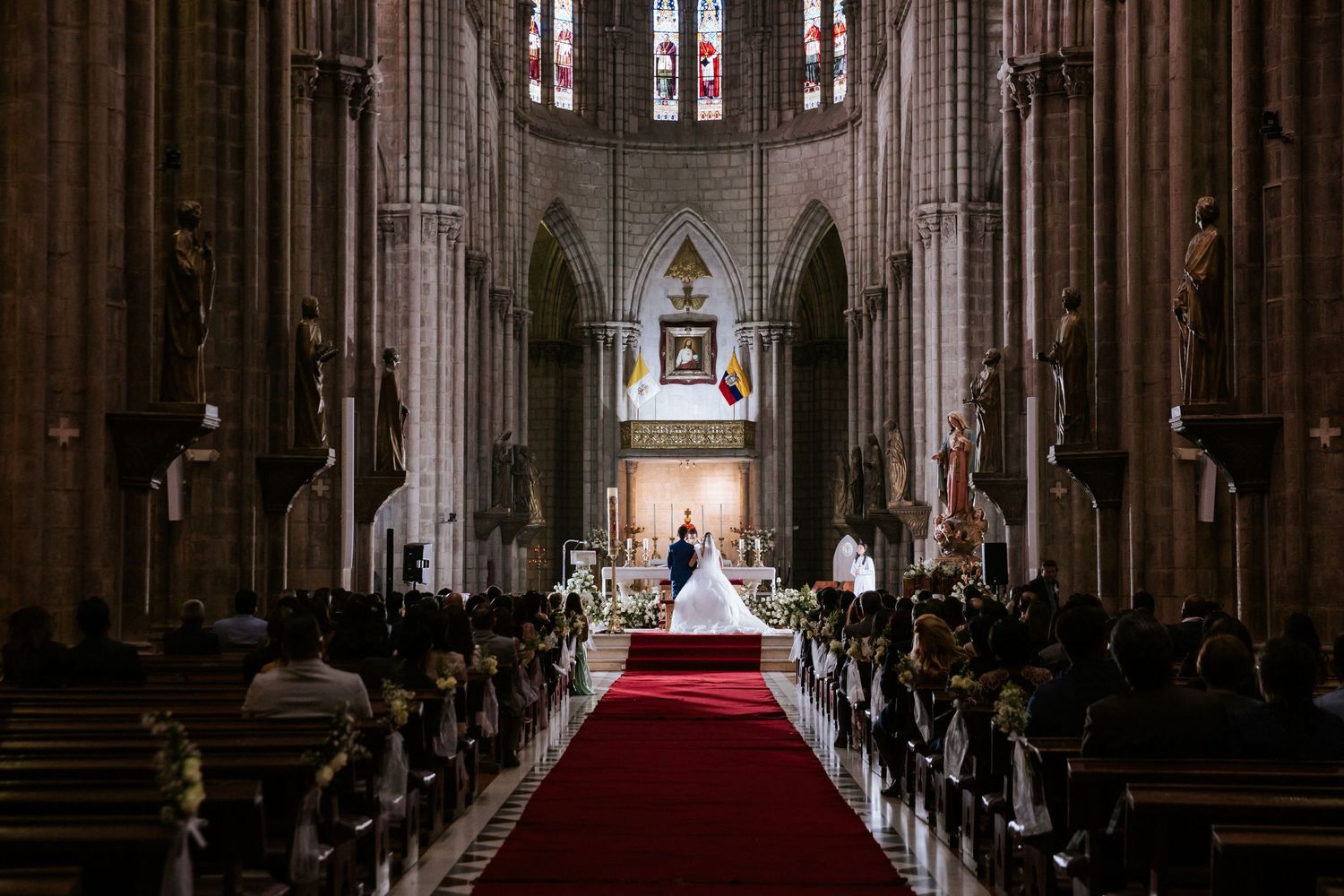 Fotografía de bodas destino en Quito y Ecuador con estilo emocional y documental