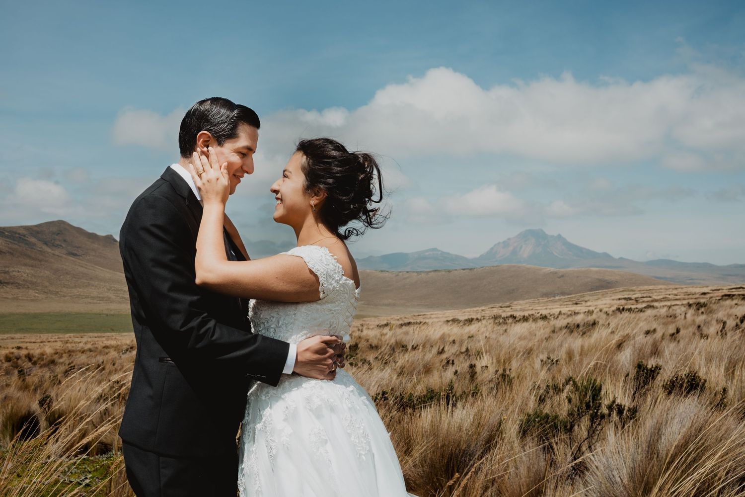 Bodas civiles, pre boda y eventos íntimos en Quito fotografiados con pasión y arte.