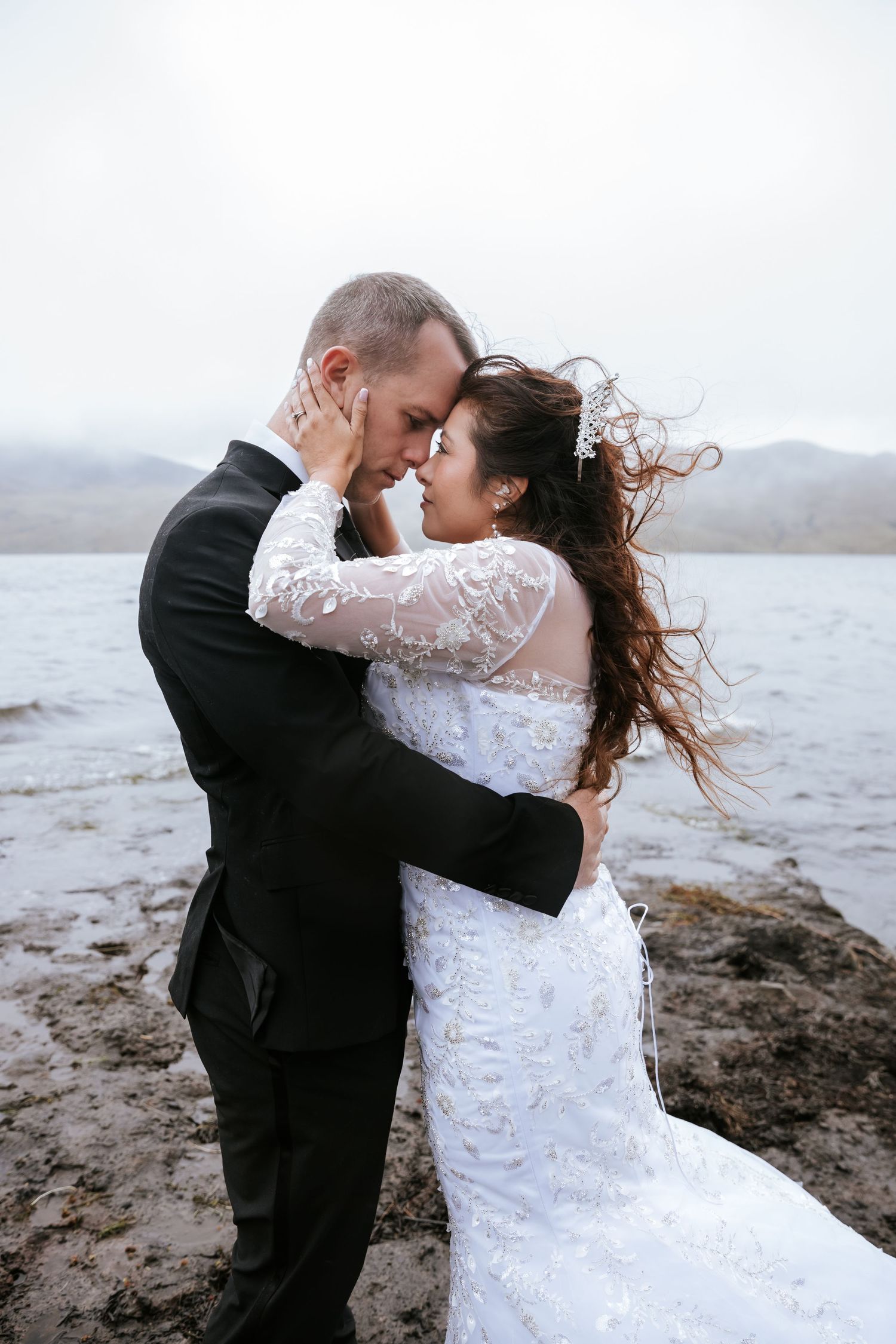 capturando bodas destino en Ecuador con estilo emocional, junto a organizadores de eventos.