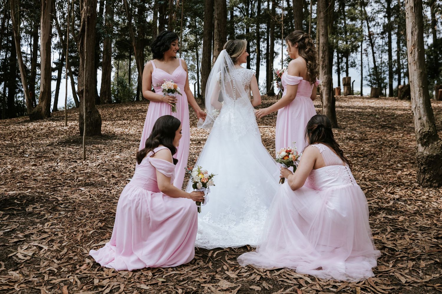 Fotografía de bodas destino en Quito y Ecuador con estilo emocional y documental