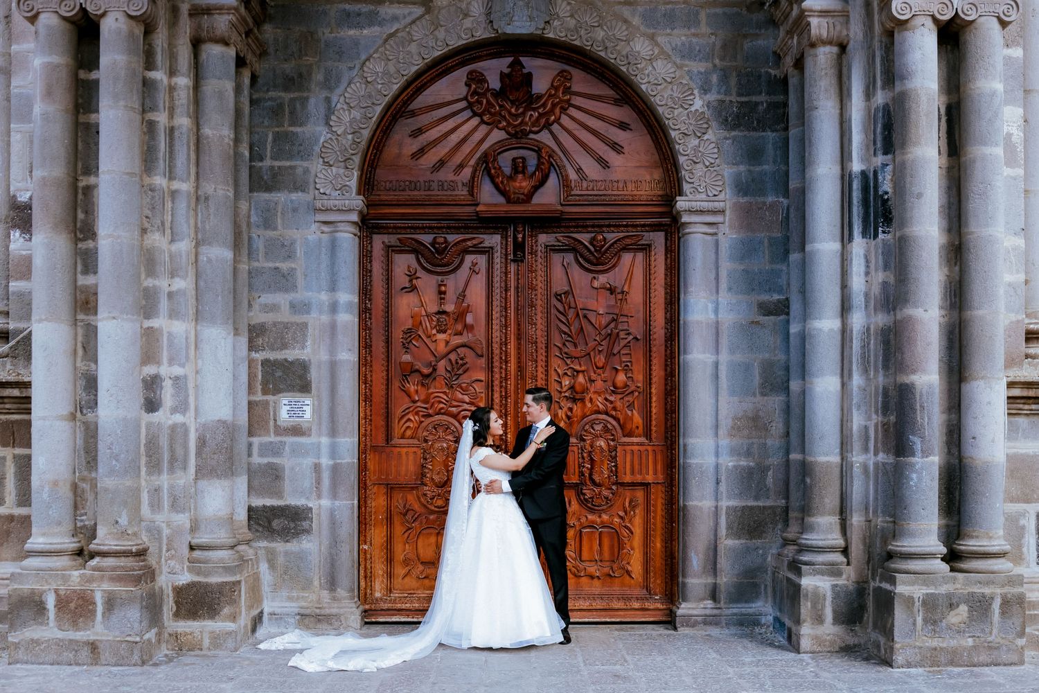 Fotografía de bodas con planificación perfecta gracias a wedding planners en Quito.
