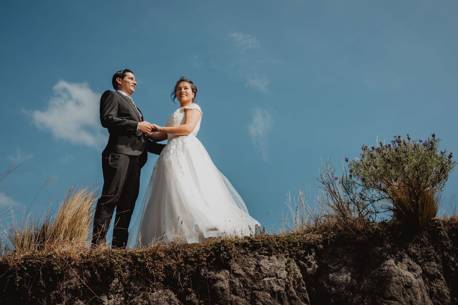 capturando bodas destino en Ecuador con estilo emocional, junto a organizadores de eventos.