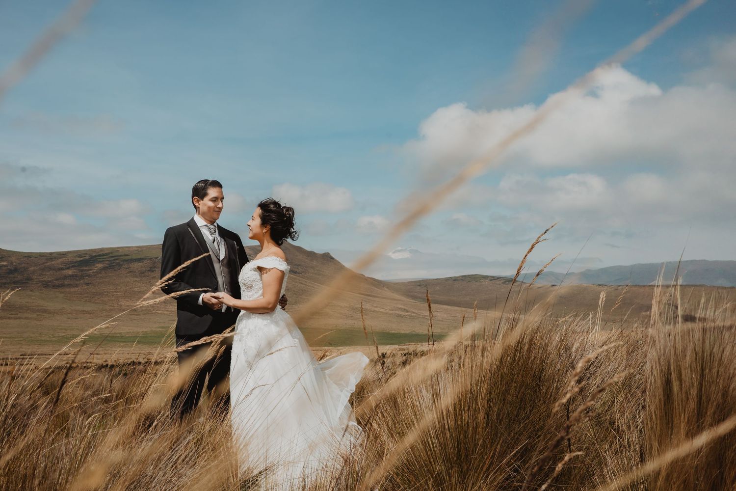 Bodas civiles, pre boda y eventos íntimos en Quito fotografiados con pasión y arte.